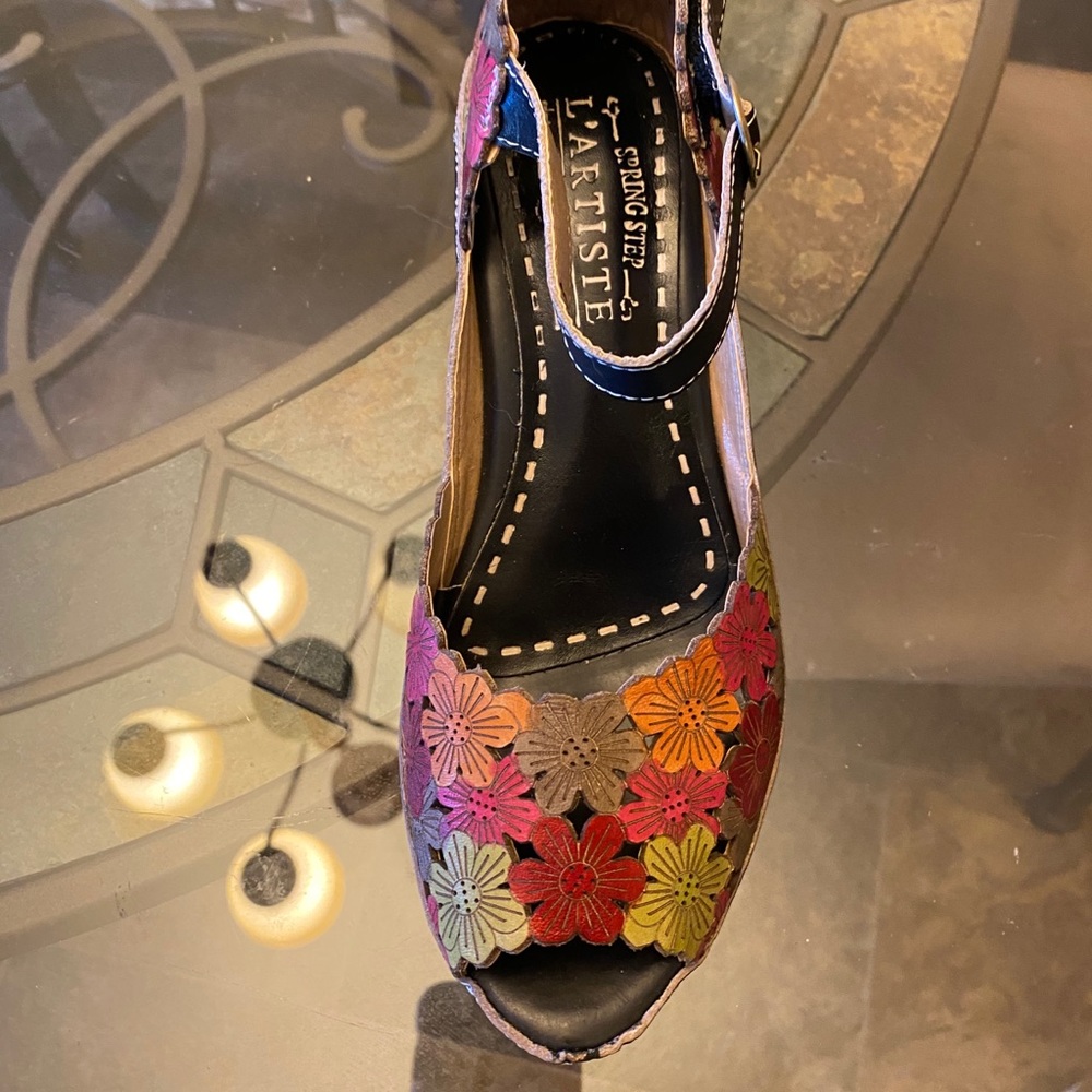 Heels - Picture 2 of 2